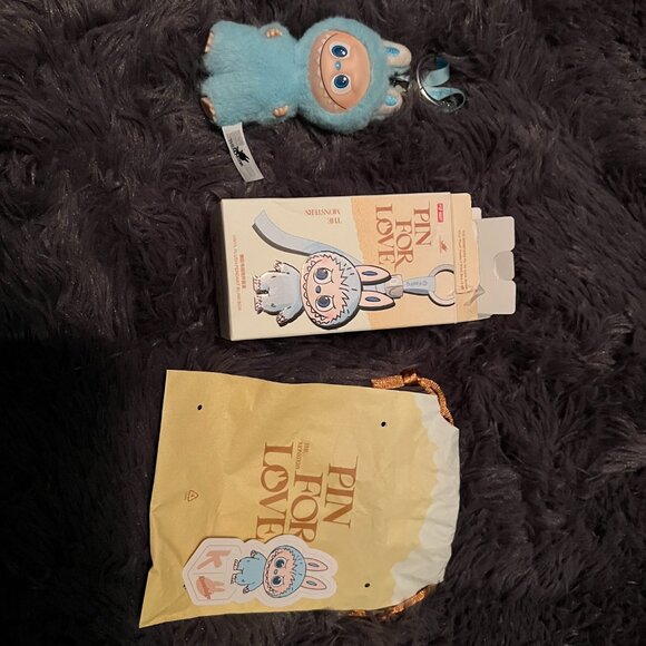 (Pop Mart) Pin For Love Labubu letter K - Picture 9 of 9